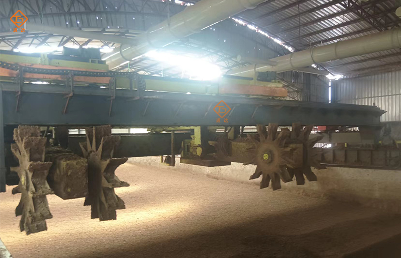 輪盤(pán)翻堆機(jī) 輪盤(pán)翻堆機(jī)